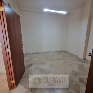 VENDITA – LOCALE COMMERCIALE ANGOLARE – VIA VITTORIO ALFIERI – ZONA CENTRO – ANDRIA